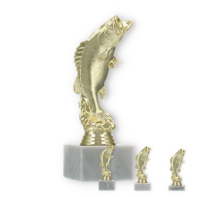 Pokal Kunststofffigur stehender Barsch gold auf weißem Marmorsockel