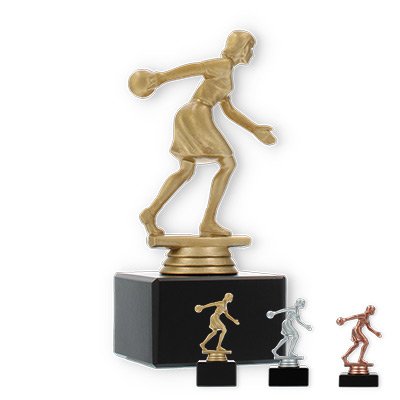 Pokal Kunststofffigur Bowlingspielerin auf schwarzem Marmorsockel
