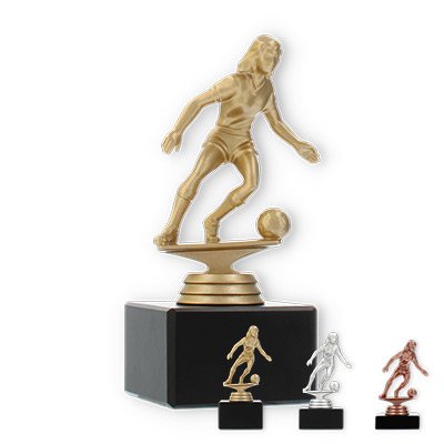 Pokal Kunststofffigur Fußball Damen auf schwarzem Marmorsockel