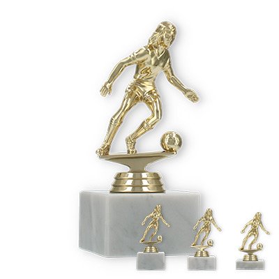 Pokal Kunststofffigur Fußball Damen gold auf weißem Marmorsockel