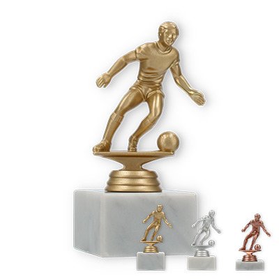 Pokal Kunststofffigur Fußball Herren auf weißem Marmorsockel