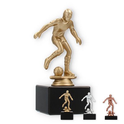 Coppa in plastica con figura di calciatore su base di marmo nero