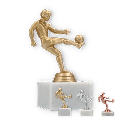 Pokal Kunststofffigur Fußballspieler auf weißem Marmorsockel