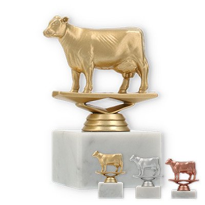 Pokal Kunststofffigur Kuh auf weißem Marmorsockel