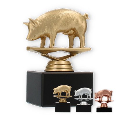 Pokal Kunststofffigur Schwein auf schwarzem Marmorsockel